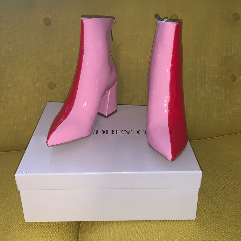 Brand new unworn Audrey O two toned booties
